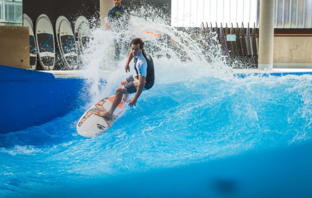 indoor-surfkurs-muenchen-koerperbeherrschung