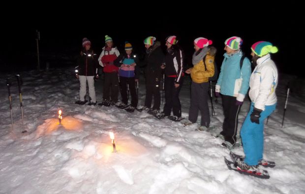 schneeschuh-wanderung-reit-im-winkel-abends