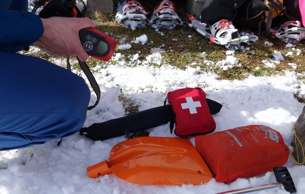 schneeschuh-wanderung-reit-im-winkel-ausruestung