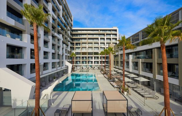 erlebnisreisen-palma-de-mallorca-pool