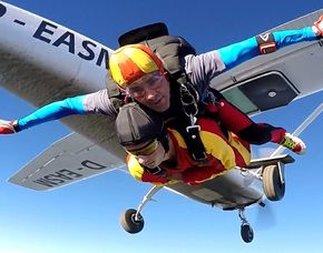 Fallschirm-Tandemsprung - 3.000-4.000 Meter Sprung aus ca. 3.000-4.000 Metern - ca. 25-50 Sekunden freier Fall