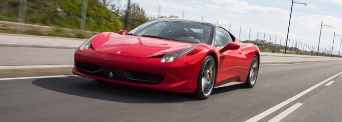 Supersportwagen auf der Straße