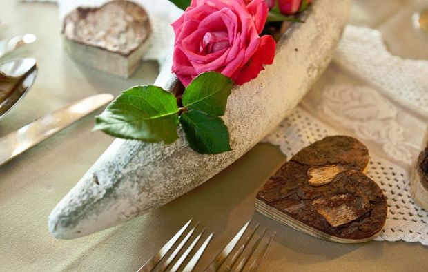 romantisches-candle-light-dinner-fuer-zwei-tannheim