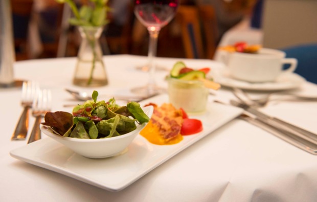dinner-variet-in-leipzig-salat