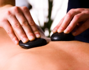 Hot Stone Massage Seelze - Hot Stone Massage: Ganzkörpermassage indianischen Ursprungs