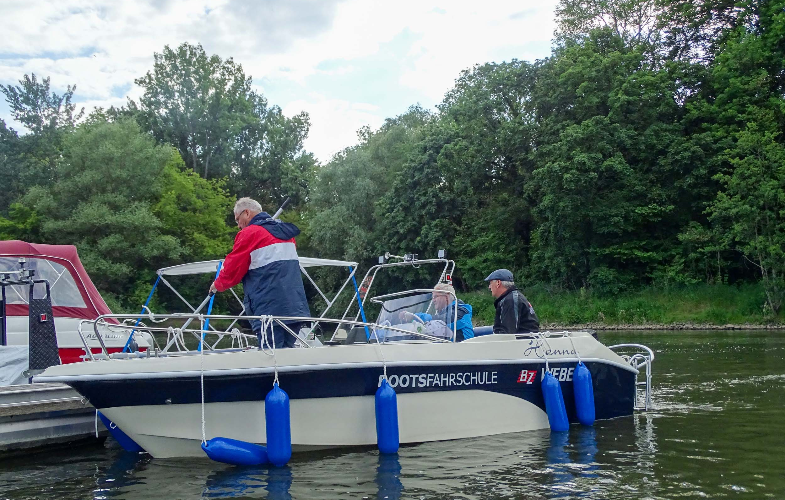 motorboot-fahren-bernburg-saale-bg21606137185