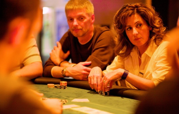 poker-lernen-aufbaukurs-koeln-frau