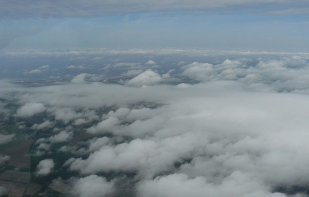 flugzeug-selber-fliegen-freiburg-breisgau-wolken