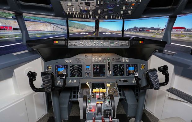 flugsimulator-boeing-hamburg-cockpit