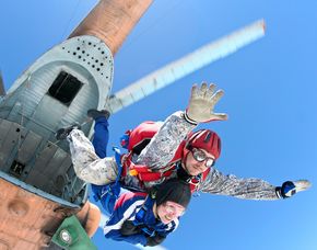 Fallschirm-Tandemsprung - aus dem Hubschrauber - Niederöblarn Sprung aus ca. 4.000 Metern - ca. 30-60 Sekunden freier Fall