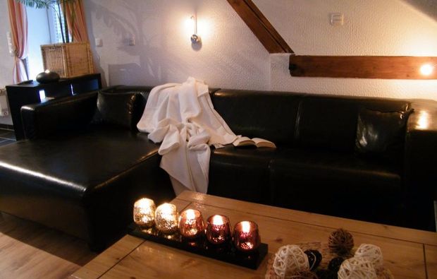 romantikwochenende-orlenbach-wohnzimmer