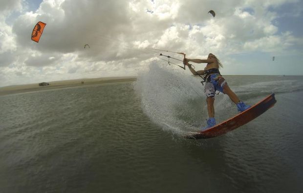 kitesurf-kurs-pruchten-action-aktivitaet-sport
