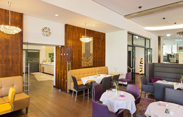 romantikwochenende-baden-lobby
