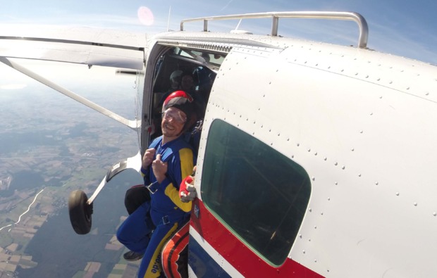 fallschirm-tandemsprung-hodenhagen-adrenalin