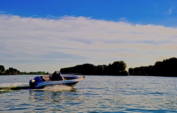 motorboot-fahren-ginsheim-gustavsburg-wasser