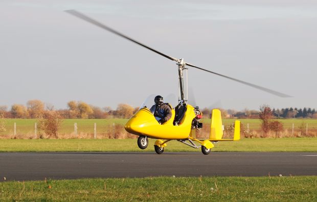 tragschrauber-rundflug-bayreuth-gyrocopter-gelb-landung