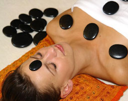 Hot Stone Massage Illertissen – Hot Stone Massage: Ganzkörpermassage indianischen Ursprungs