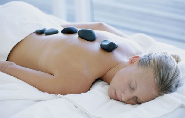 Hot Stone Massage Bad Homburg - Hot Stone Massage: Ganzkörpermassage indianischen Ursprungs