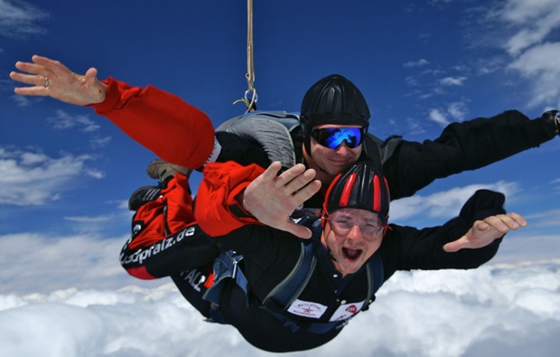 fallschirm-tandemsprung-niederoeblarn-sprung