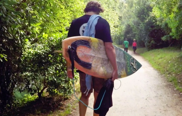aktivurlaub-im-wasser-aia-surfer