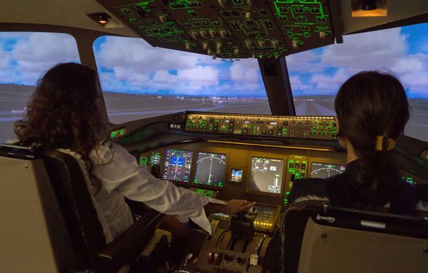 flugsimulator-pilot-fuer-einen-tag-zuerich