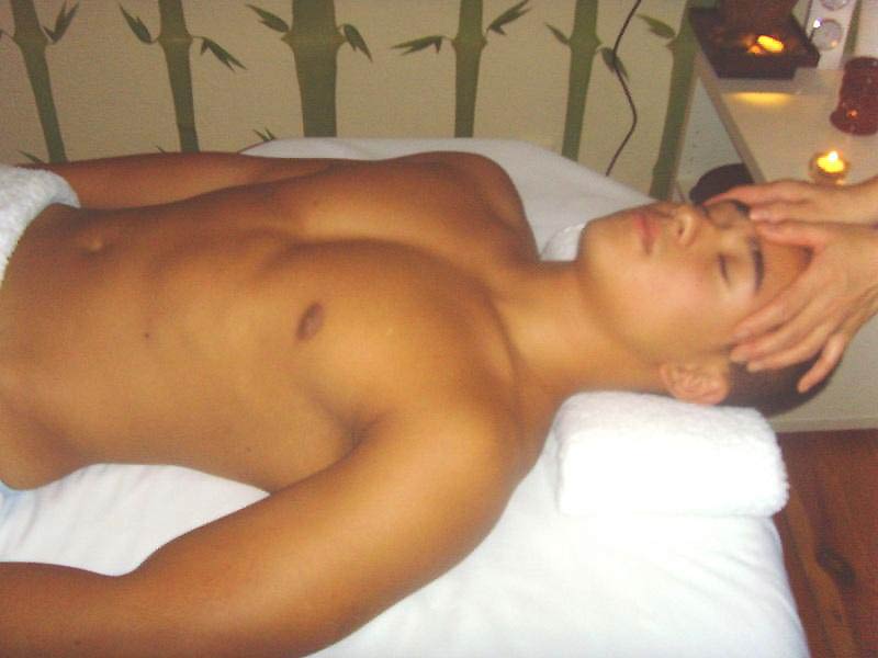 Hot Stone Massage Berlin - Hot Stone Massage: Ganzkörpermassage indianischen Ursprungs Hot Stone Massage Berlin - Hot Stone Massage: Ganzkörpermassage indianischen Ursprungs