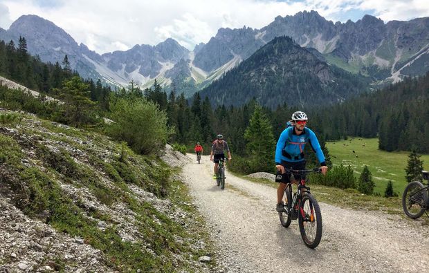 fahrradtour-seefeld-tirol-hallerangeralm-biken