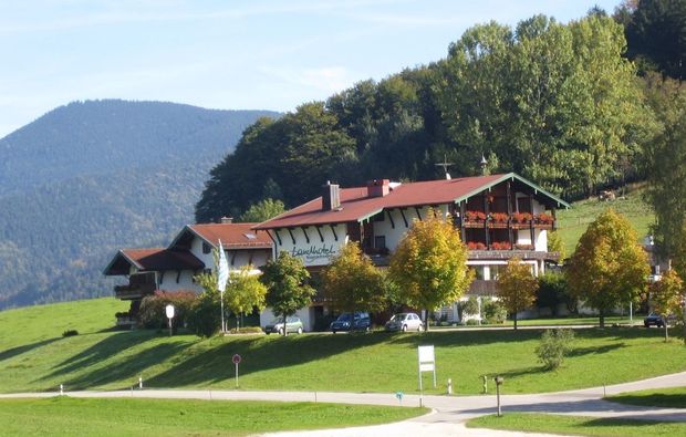 landhotel-ruhpolding-aussenansicht-sommer
