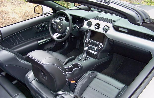ford-mustang-fahren-schweinfurt-cockpit