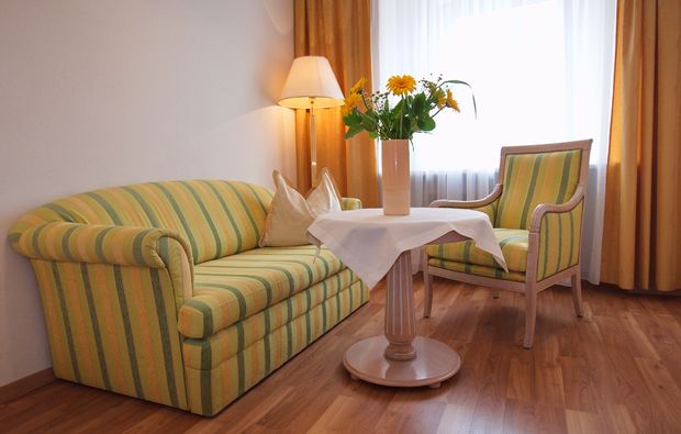 schlemmen-traeumen-steyr-wohnzimmer