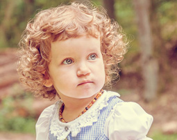 kinder-fotoshooting-niederwinkling-kind-dirndl