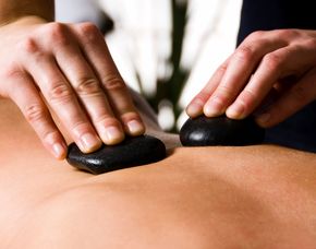 Hot Stone Massage Eppelheim – Hot Stone Massage: Ganzkörpermassage indianischen Ursprungs