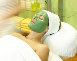 Gesichtsbehandlung Gesicht-, Hals-, und Dekolleté- Massage