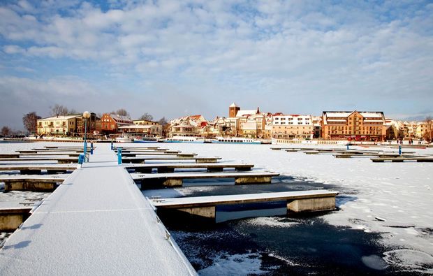 romantische-bootstour-waren-mueritz-hafen-winter