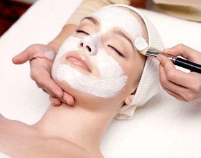 Gesichtsbehandlung Basis Nackenmassage
