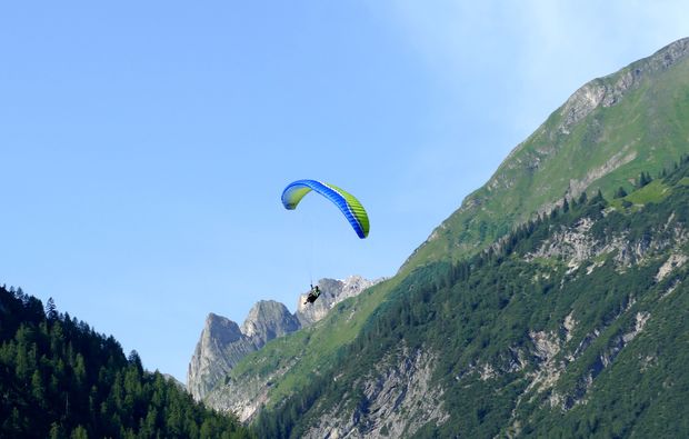 gleitschirm-schnupperkurs-bach-am-lechtal-berglandschaft