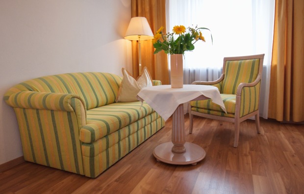 romantikwochenende-steyr-couch