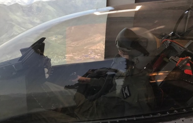 3d-flugsimulator-hamburg-cockpit-pilot