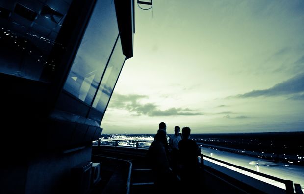 privatrundflug-mit-flugtheorie-moenchengladbach-flugtower