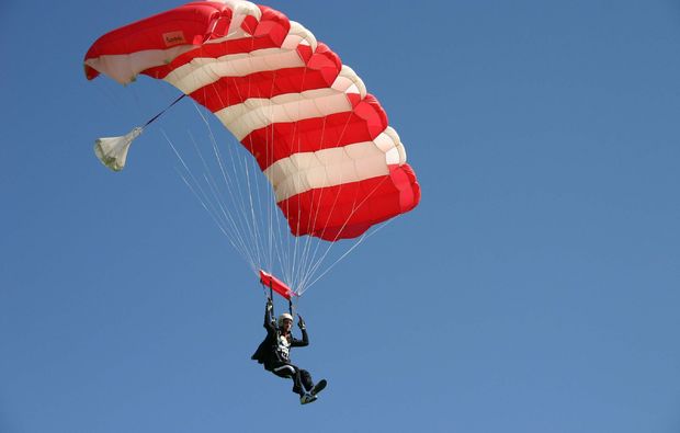 fallschirm-tandemsprung-michelstadt-vielbrunn-flug