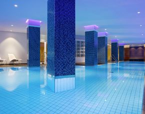 Wellnesstag für Zwei Spa-Tageskarte Elb Spa, Aromamassage, Cremepackung, Glas Prosecco