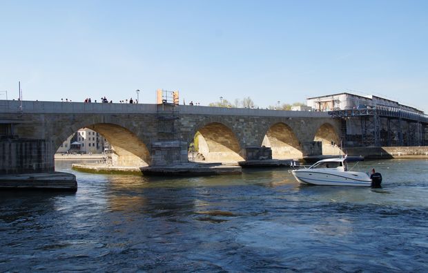 bruecke-romantische-bootstour-regensburg