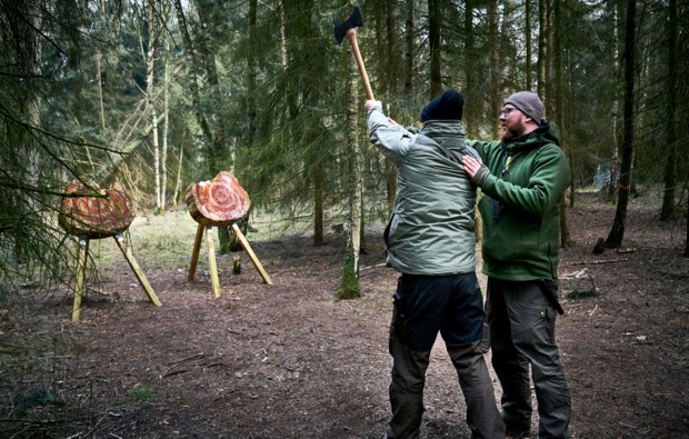 survival-training-heiligengrabe-blumenthal-axt-werfen