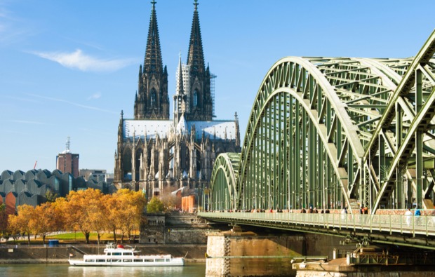 abendliche-schifffahrt-dinner-koeln-bg2