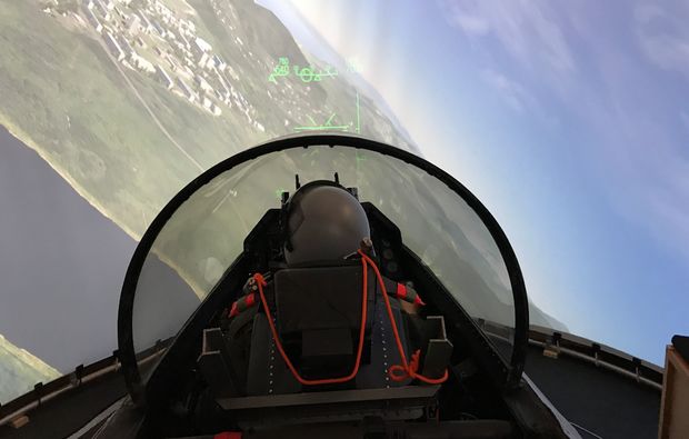kampfjet-pilot-f16-flugsimulator-muenchen