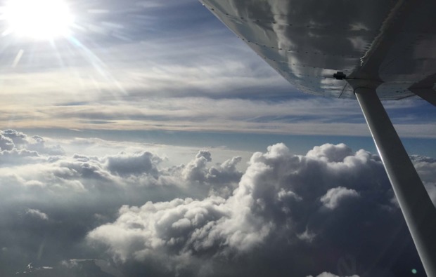 rundflug-ultraleicht-flugzeug-kamenz-wolkendecke