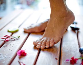 Pediküre - Kosmetische Fußpflege Fußbad, Fußmassage