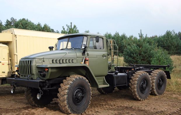 truck-offroad-fahren-mahlwinkel-militaer