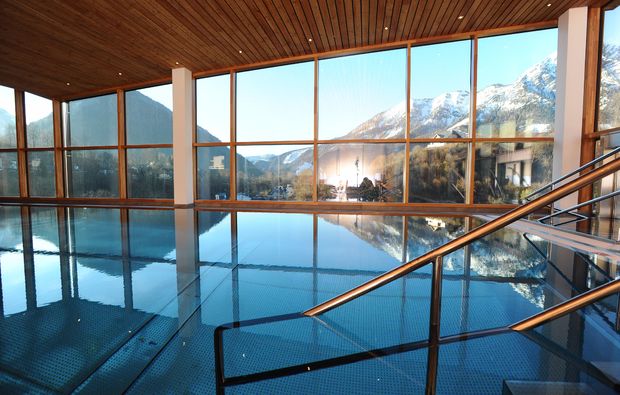 wellness-wochenende-deluxe-bad-aussee-schwimmbad