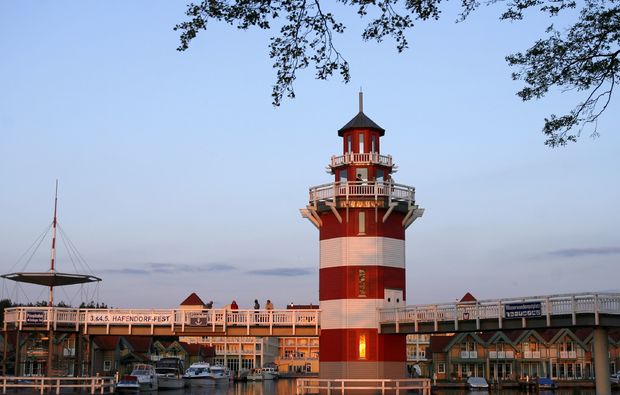 motorboot-fahren-rheinsberg-leuchturm